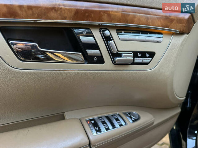 Черный Мерседес С Класс, объемом двигателя 5.5 л и пробегом 399 тыс. км за 13500 $, фото 16 на Automoto.ua