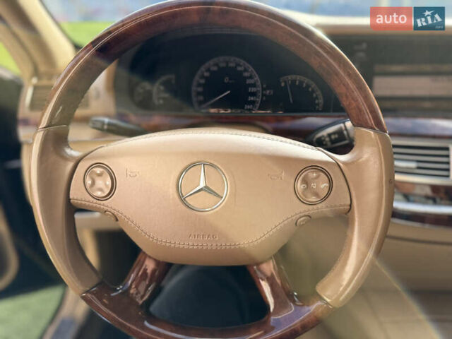 Черный Мерседес С Класс, объемом двигателя 5.5 л и пробегом 288 тыс. км за 10500 $, фото 25 на Automoto.ua