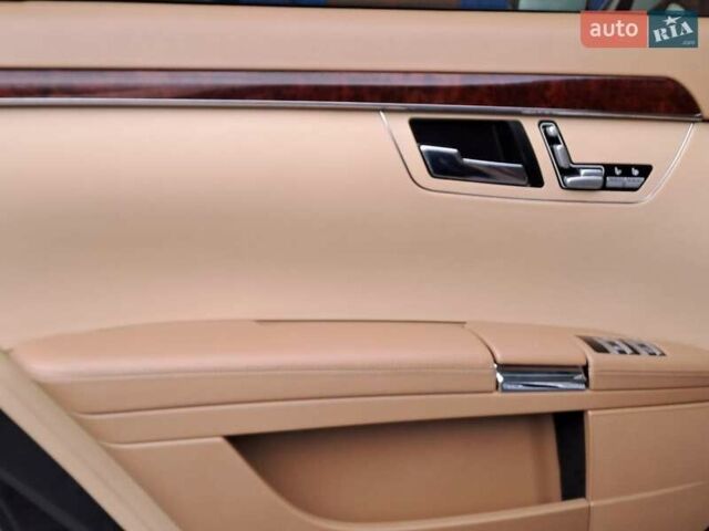 Черный Мерседес С Класс, объемом двигателя 5.5 л и пробегом 261 тыс. км за 10490 $, фото 23 на Automoto.ua