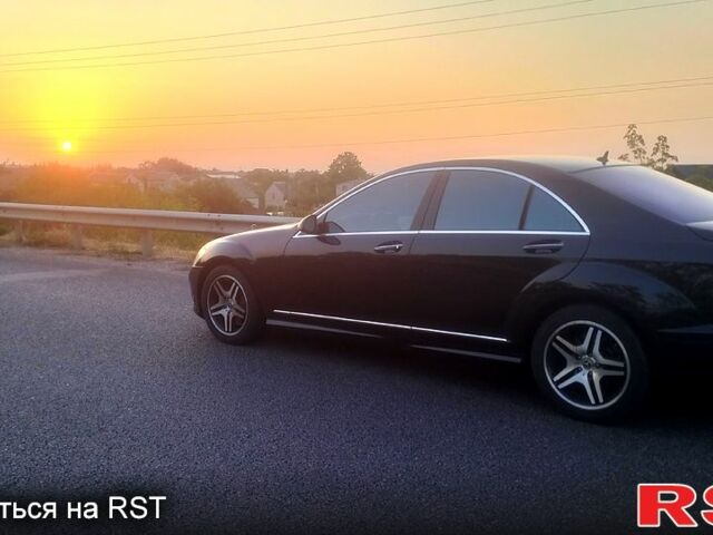 Черный Мерседес С Класс, объемом двигателя 5.5 л и пробегом 283 тыс. км за 13000 $, фото 1 на Automoto.ua