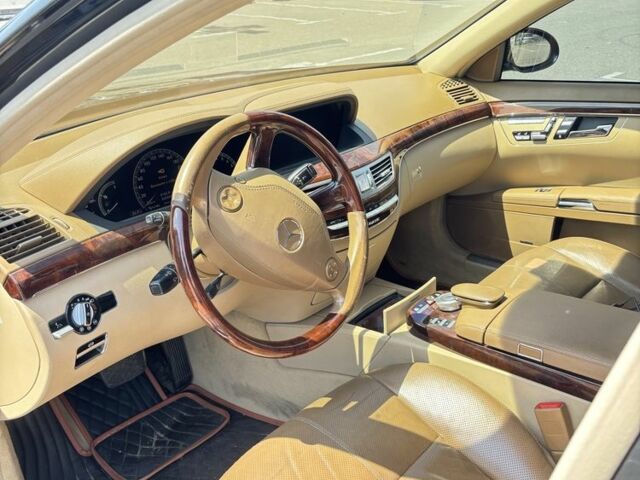 Чорний Мерседес С Клас, об'ємом двигуна 5.5 л та пробігом 262 тис. км за 13000 $, фото 6 на Automoto.ua