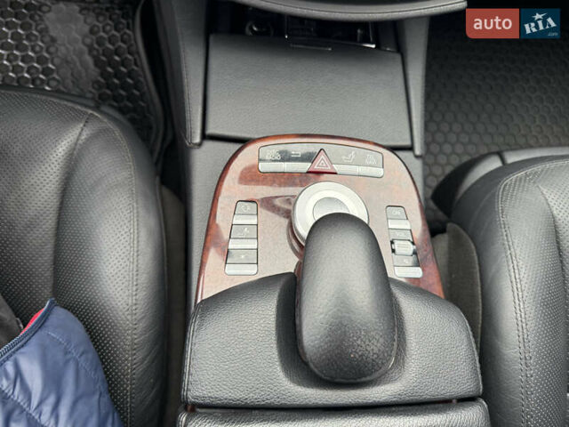 Чорний Мерседес С Клас, об'ємом двигуна 5.46 л та пробігом 245 тис. км за 8500 $, фото 22 на Automoto.ua