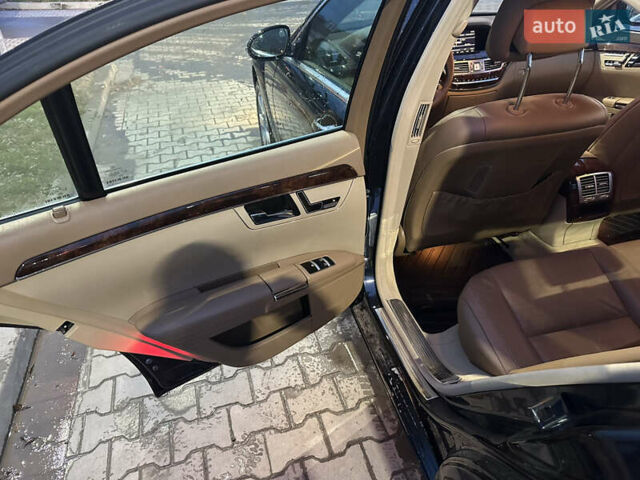 Черный Мерседес С Класс, объемом двигателя 3 л и пробегом 296 тыс. км за 12500 $, фото 16 на Automoto.ua