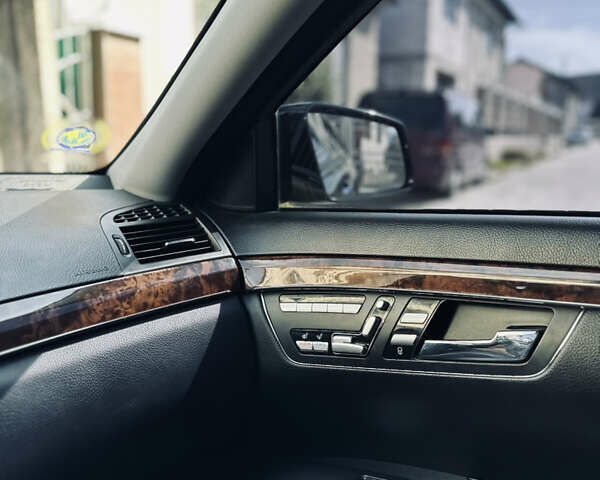 Черный Мерседес С Класс, объемом двигателя 5.5 л и пробегом 210 тыс. км за 12900 $, фото 7 на Automoto.ua