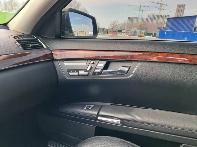 Чорний Мерседес С Клас, об'ємом двигуна 5.5 л та пробігом 250 тис. км за 12500 $, фото 17 на Automoto.ua