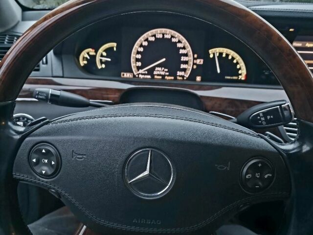 Черный Мерседес С Класс, объемом двигателя 5.5 л и пробегом 330 тыс. км за 10000 $, фото 13 на Automoto.ua