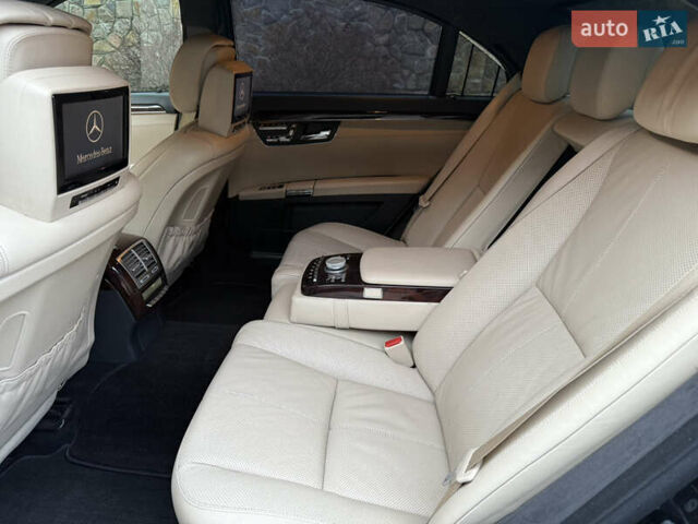 Чорний Мерседес С Клас, об'ємом двигуна 5.5 л та пробігом 243 тис. км за 12999 $, фото 23 на Automoto.ua