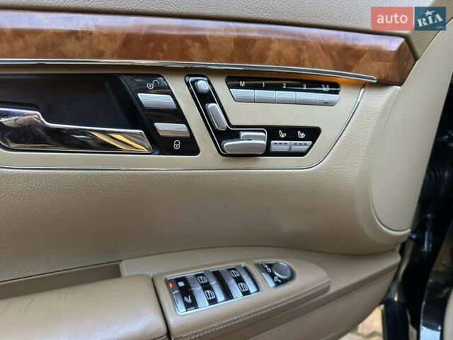 Черный Мерседес С Класс, объемом двигателя 5.5 л и пробегом 399 тыс. км за 13500 $, фото 14 на Automoto.ua