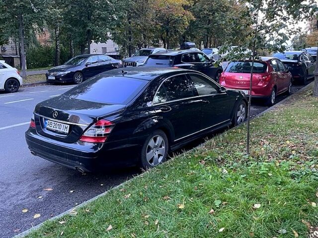 Чорний Мерседес С Клас, об'ємом двигуна 5.4 л та пробігом 208 тис. км за 17500 $, фото 2 на Automoto.ua