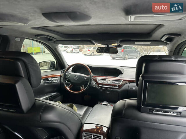 Чорний Мерседес С Клас, об'ємом двигуна 5.46 л та пробігом 129 тис. км за 17000 $, фото 10 на Automoto.ua