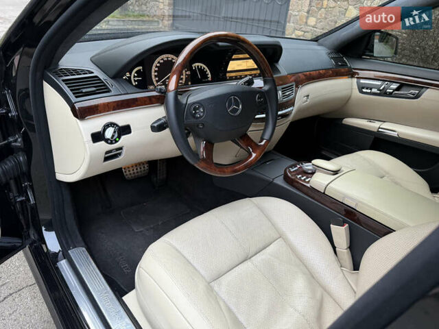 Чорний Мерседес С Клас, об'ємом двигуна 5.5 л та пробігом 243 тис. км за 12999 $, фото 34 на Automoto.ua