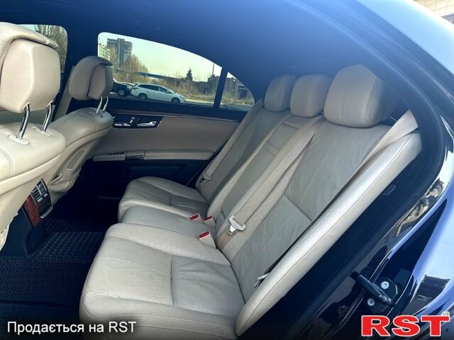 Чорний Мерседес С Клас, об'ємом двигуна 5.5 л та пробігом 300 тис. км за 12500 $, фото 6 на Automoto.ua