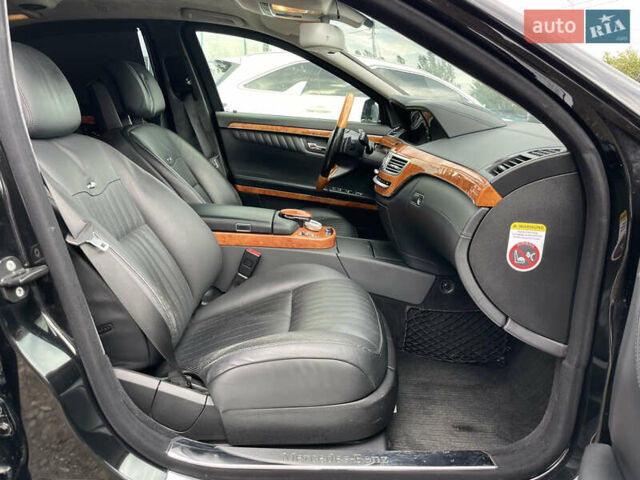 Черный Мерседес С Класс, объемом двигателя 5.5 л и пробегом 117 тыс. км за 49990 $, фото 13 на Automoto.ua