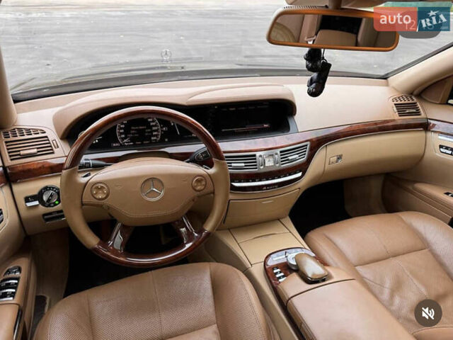 Черный Мерседес С Класс, объемом двигателя 5.46 л и пробегом 258 тыс. км за 15000 $, фото 10 на Automoto.ua