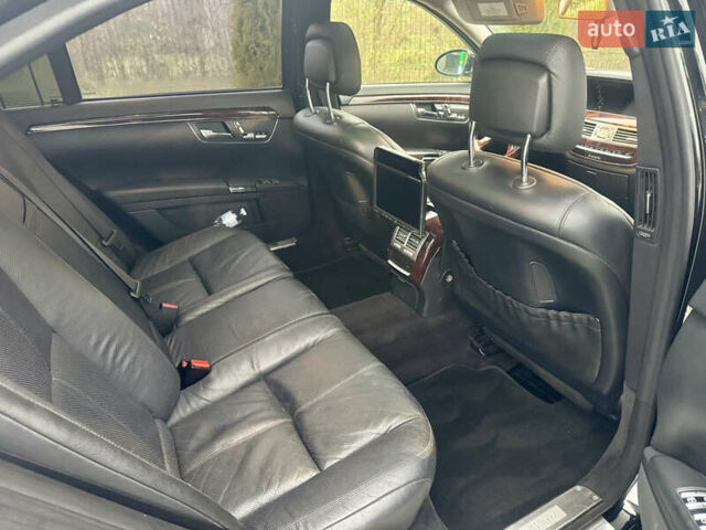 Черный Мерседес С Класс, объемом двигателя 5.46 л и пробегом 270 тыс. км за 9500 $, фото 9 на Automoto.ua