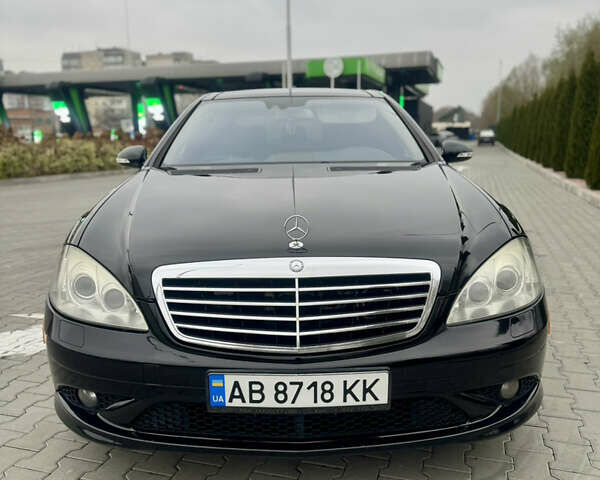 Черный Мерседес С Класс, объемом двигателя 5.46 л и пробегом 270 тыс. км за 9500 $, фото 1 на Automoto.ua