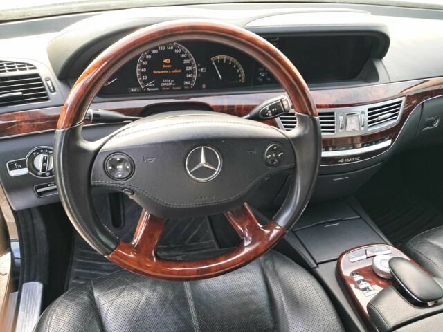 Чорний Мерседес С Клас, об'ємом двигуна 5.5 л та пробігом 250 тис. км за 12500 $, фото 14 на Automoto.ua