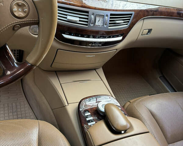 Мерседес С Класс 2008 в Харькове на Automoto.ua Черный Мерседес С Класс, объемом двигателя 5.5 л и пробегом 190 тыс. км за 12500 $, фото 4 на Automoto.ua