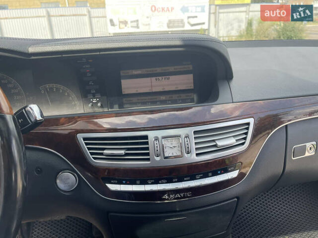 Чорний Мерседес С Клас, об'ємом двигуна 5.5 л та пробігом 260 тис. км за 12999 $, фото 23 на Automoto.ua