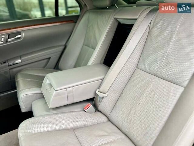 Черный Мерседес С Класс, объемом двигателя 3.5 л и пробегом 306 тыс. км за 8500 $, фото 31 на Automoto.ua