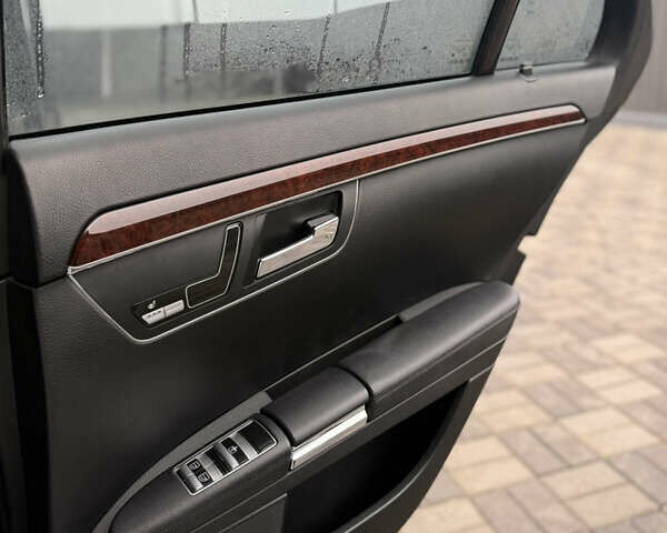 Черный Мерседес С Класс, объемом двигателя 2.99 л и пробегом 300 тыс. км за 10500 $, фото 10 на Automoto.ua