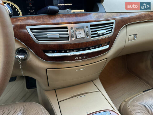 Черный Мерседес С Класс, объемом двигателя 5.5 л и пробегом 399 тыс. км за 13500 $, фото 13 на Automoto.ua