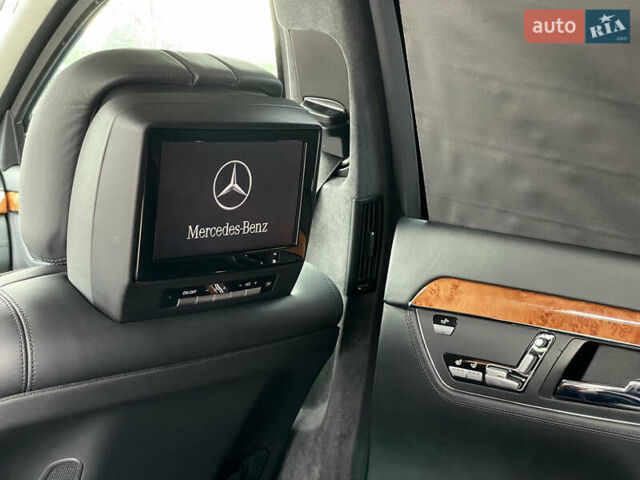 Черный Мерседес С Класс, объемом двигателя 5.5 л и пробегом 117 тыс. км за 49990 $, фото 29 на Automoto.ua