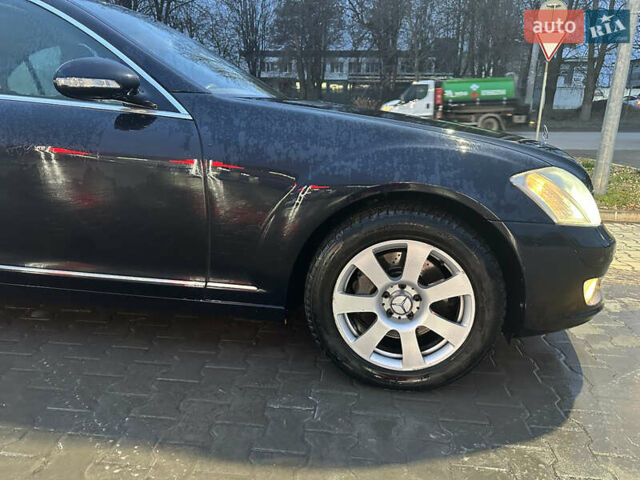 Черный Мерседес С Класс, объемом двигателя 3 л и пробегом 296 тыс. км за 12500 $, фото 4 на Automoto.ua