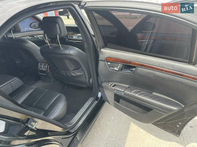 Чорний Мерседес С Клас, об'ємом двигуна 5.5 л та пробігом 260 тис. км за 12999 $, фото 30 на Automoto.ua