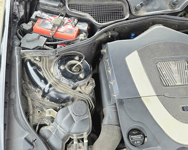 Чорний Мерседес С Клас, об'ємом двигуна 5.5 л та пробігом 260 тис. км за 12999 $, фото 10 на Automoto.ua