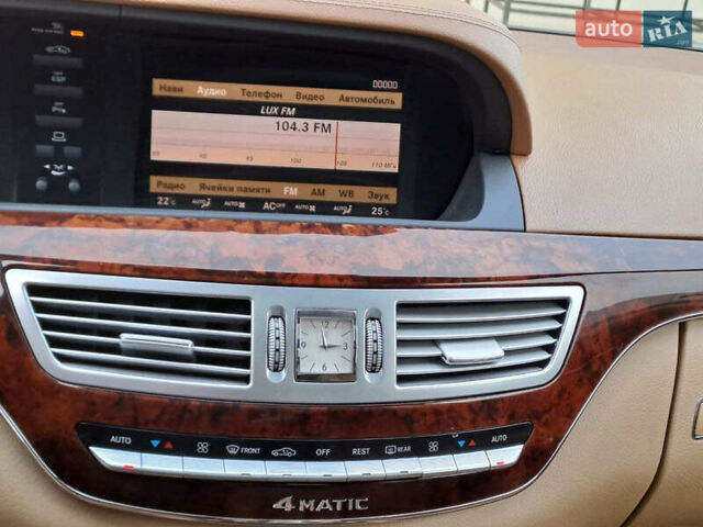 Черный Мерседес С Класс, объемом двигателя 5.5 л и пробегом 261 тыс. км за 10490 $, фото 10 на Automoto.ua