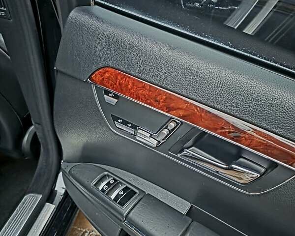 Чорний Мерседес С Клас, об'ємом двигуна 5.46 л та пробігом 330 тис. км за 11500 $, фото 5 на Automoto.ua