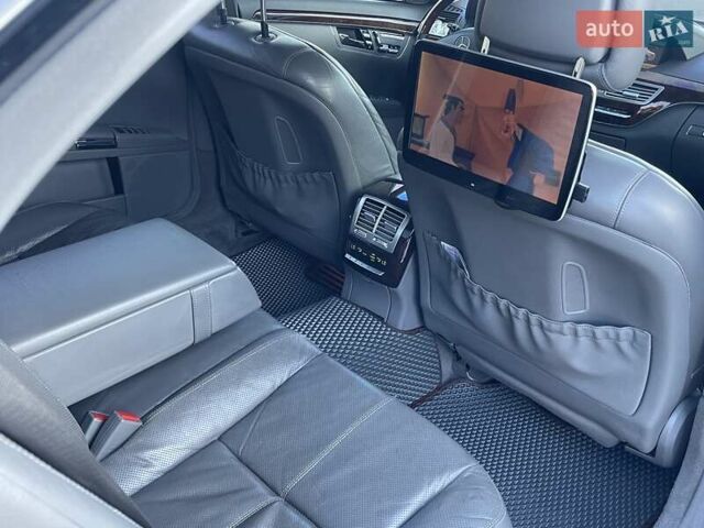 Черный Мерседес С Класс, объемом двигателя 5.5 л и пробегом 230 тыс. км за 18000 $, фото 9 на Automoto.ua