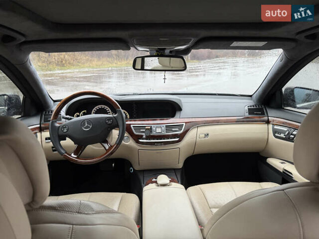 Черный Мерседес С Класс, объемом двигателя 5.5 л и пробегом 237 тыс. км за 9999 $, фото 11 на Automoto.ua