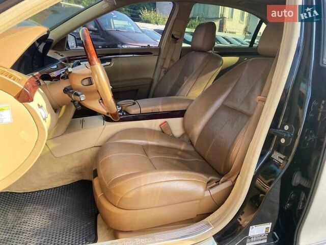 Черный Мерседес С Класс, объемом двигателя 5.46 л и пробегом 206 тыс. км за 14490 $, фото 11 на Automoto.ua