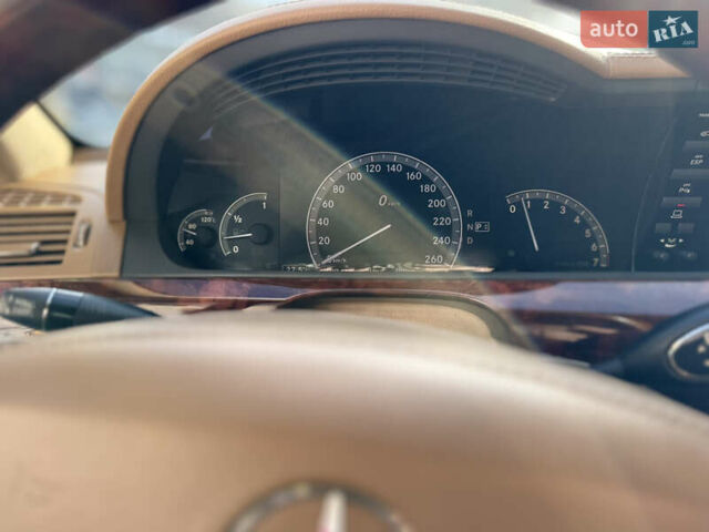 Черный Мерседес С Класс, объемом двигателя 5.5 л и пробегом 288 тыс. км за 10500 $, фото 31 на Automoto.ua