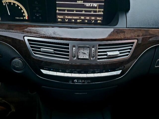 Черный Мерседес С Класс, объемом двигателя 5.5 л и пробегом 330 тыс. км за 10000 $, фото 12 на Automoto.ua