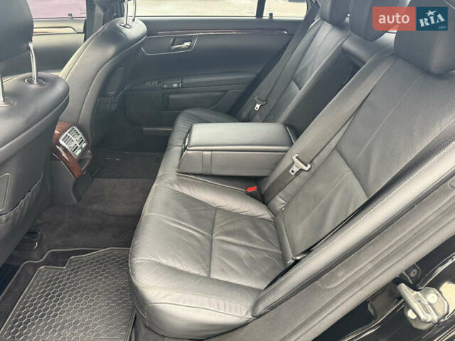 Чорний Мерседес С Клас, об'ємом двигуна 5.46 л та пробігом 245 тис. км за 8500 $, фото 12 на Automoto.ua