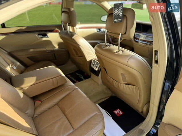 Черный Мерседес С Класс, объемом двигателя 5.5 л и пробегом 288 тыс. км за 10500 $, фото 44 на Automoto.ua