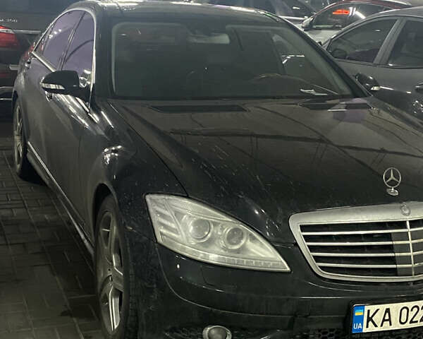 Черный Мерседес С Класс, объемом двигателя 5.46 л и пробегом 380 тыс. км за 12300 $, фото 1 на Automoto.ua