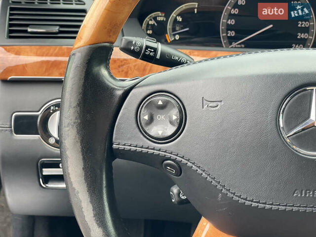 Черный Мерседес С Класс, объемом двигателя 5.5 л и пробегом 117 тыс. км за 49990 $, фото 16 на Automoto.ua