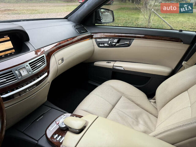 Чорний Мерседес С Клас, об'ємом двигуна 5.5 л та пробігом 243 тис. км за 12999 $, фото 46 на Automoto.ua