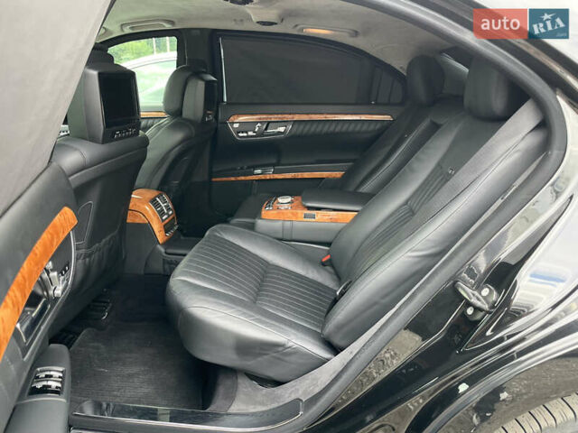 Черный Мерседес С Класс, объемом двигателя 5.5 л и пробегом 117 тыс. км за 49990 $, фото 11 на Automoto.ua