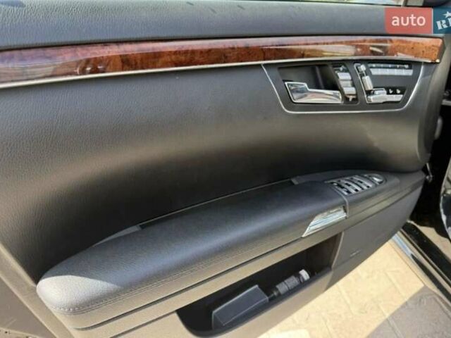 Черный Мерседес С Класс, объемом двигателя 5.46 л и пробегом 440 тыс. км за 10000 $, фото 18 на Automoto.ua