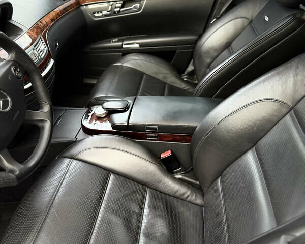 Черный Мерседес С Класс, объемом двигателя 6.21 л и пробегом 83 тыс. км за 26000 $, фото 29 на Automoto.ua