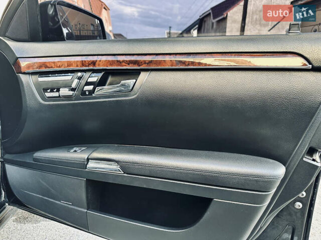 Черный Мерседес С Класс, объемом двигателя 5.5 л и пробегом 210 тыс. км за 12900 $, фото 65 на Automoto.ua