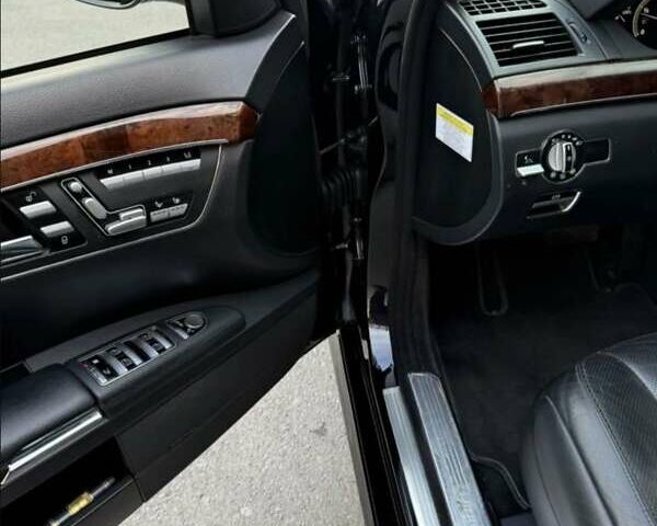 Черный Мерседес С Класс, объемом двигателя 5.46 л и пробегом 440 тыс. км за 10000 $, фото 19 на Automoto.ua