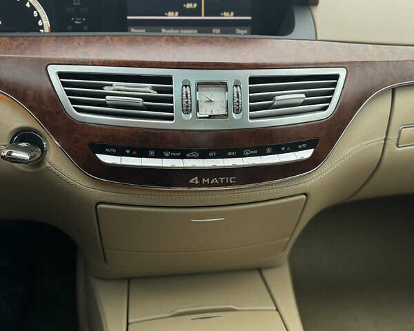 Чорний Мерседес С Клас, об'ємом двигуна 5.5 л та пробігом 182 тис. км за 17999 $, фото 3 на Automoto.ua