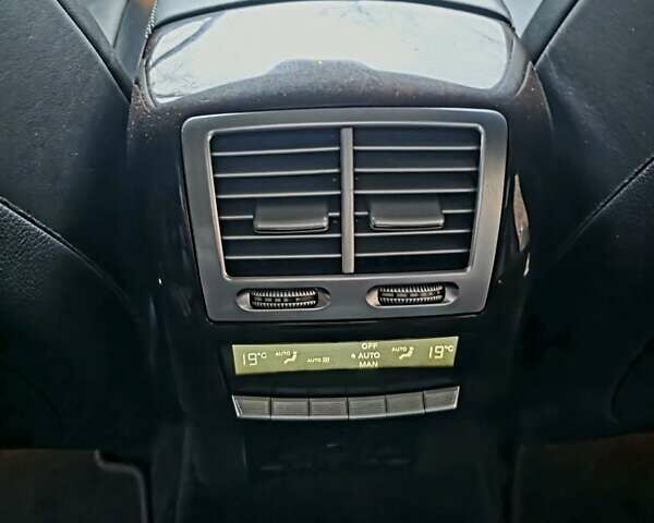 Чорний Мерседес С Клас, об'ємом двигуна 5.46 л та пробігом 330 тис. км за 11500 $, фото 13 на Automoto.ua