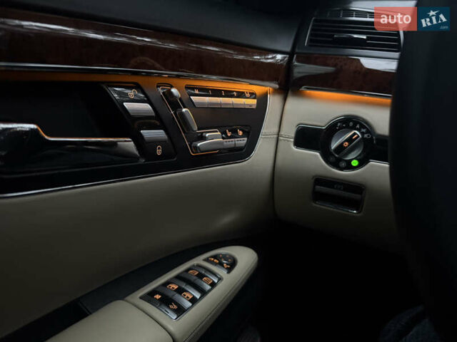 Чорний Мерседес С Клас, об'ємом двигуна 5.5 л та пробігом 243 тис. км за 12999 $, фото 42 на Automoto.ua